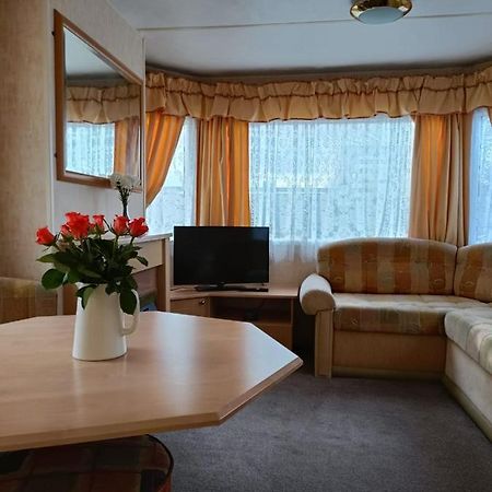 Rhosfeillion Static Caravan Apartment Клангефни Екстериор снимка