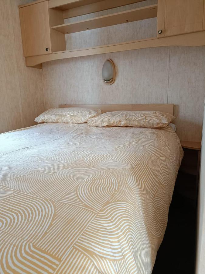 Rhosfeillion Static Caravan Apartment Клангефни Екстериор снимка